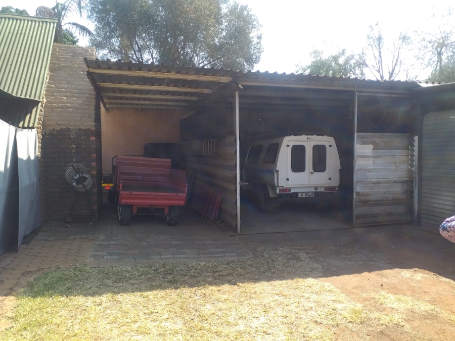 4 Bedroom Property for Sale in Mamogaleskraal AH North West